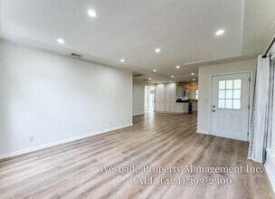 8120 Glider Ave in Los Angeles, CA - Building Photo - Building Photo