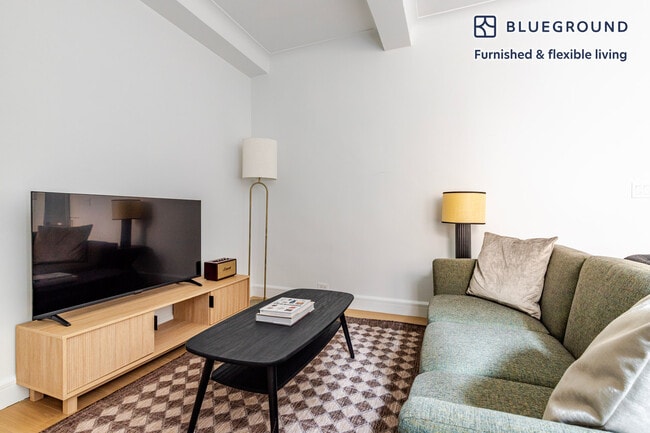 244 W 72nd St in New York, NY - Building Photo - Building Photo