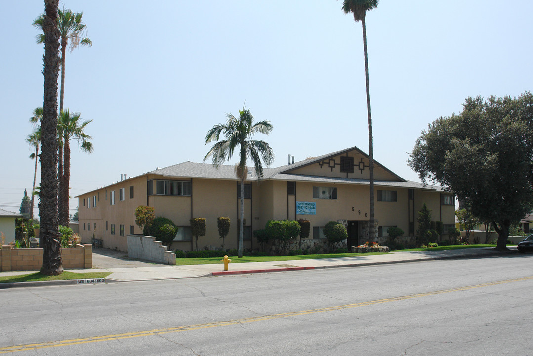 Whispering Palms Apartments in Monrovia, CA - Building Photo