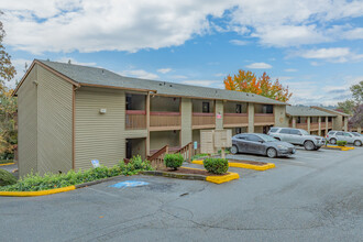 Veranda Green Apartments in Burien, WA - Foto de edificio - Building Photo