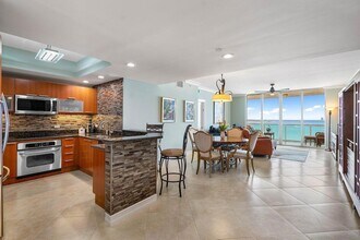 2650 Lake Shore Dr, Unit 1401 in Riviera Beach, FL - Building Photo - Building Photo