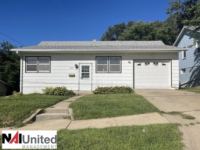 property at 2935 S Cypress St