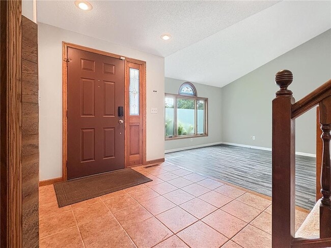 15612 Canyon Ridge in Eden Prairie, MN - Building Photo - Building Photo