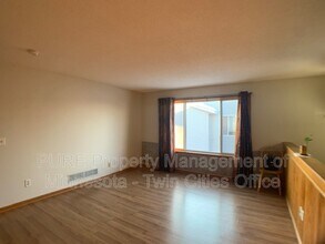 428 Appleblossom Ln in Shakopee, MN - Building Photo - Building Photo