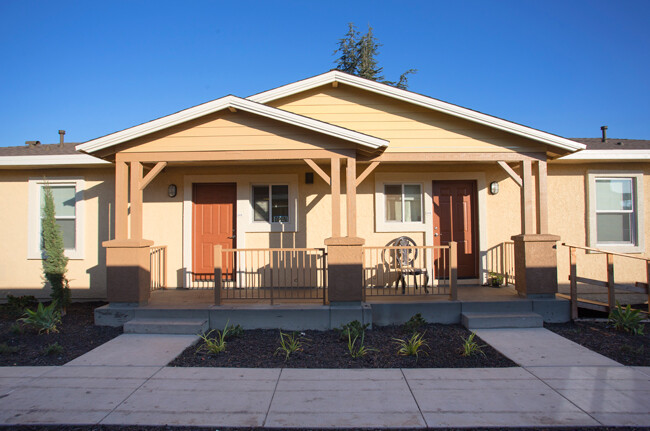 Jasmine Garden Apartments in Compton, CA - Building Photo - Building Photo