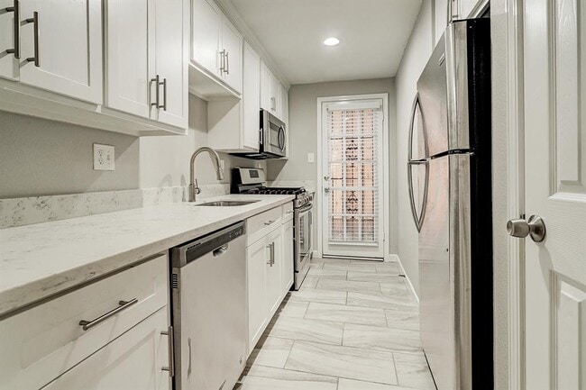 2647 Greenbriar Dr-Unit -2 in Houston, TX - Building Photo - Building Photo