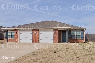 5000 Thomas St, Unit Private in Siloam Springs, AR - Building Photo