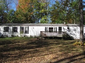 300 Litchfield Rd in Bowdoin, ME - Building Photo