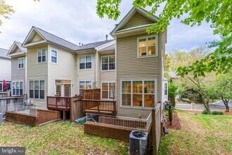 1274 Wild Hawthorn Way in Reston, VA - Building Photo - Building Photo