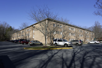 Quantico Court in Triangle, VA - Building Photo - Building Photo