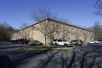 Quantico Court in Triangle, VA - Foto de edificio - Building Photo