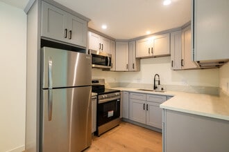 456 Atchison St in Pasadena, CA - Building Photo - Building Photo