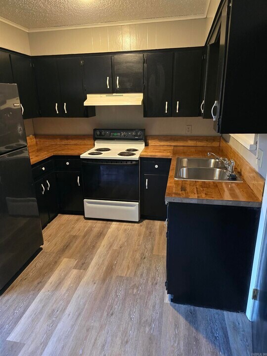 11015 Charlotte Dr in Shannon Hills, AR - Building Photo