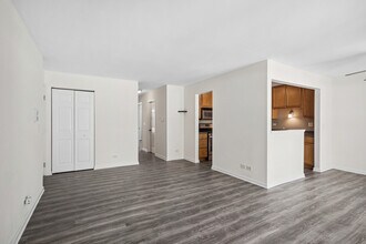 402 Sandalwood Ln in Schaumburg, IL - Building Photo - Building Photo