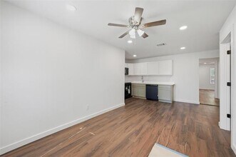 8708 Ronnie St in White Settlement, TX - Foto de edificio - Building Photo