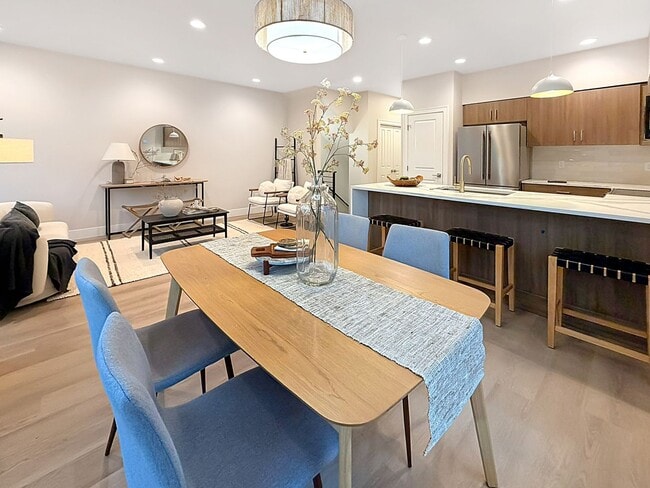 4337 Greentrail Ln in Garden City, ID - Building Photo - Building Photo