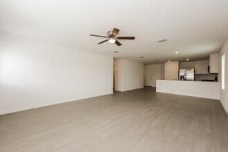 10729 Revolver Dr, Unit 1x1LGReno in Fort Worth, TX - Foto de edificio - Building Photo