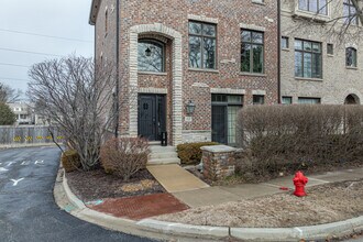 136 W Quincy Ave in Westmont, IL - Building Photo - Building Photo