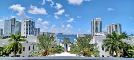 7900 Harbor Island Dr, Unit PH17 in Miami Beach, FL - Foto de edificio - Building Photo