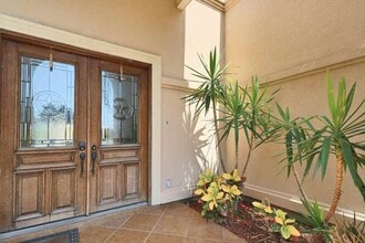 232 Lake Powell Dr in Laredo, TX - Building Photo - Building Photo