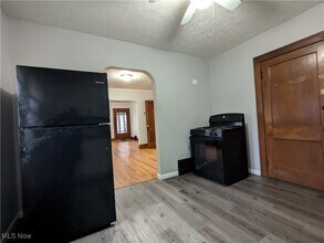 9715 Plymouth Ave-Unit -Down in Garfield Heights, OH - Building Photo - Building Photo