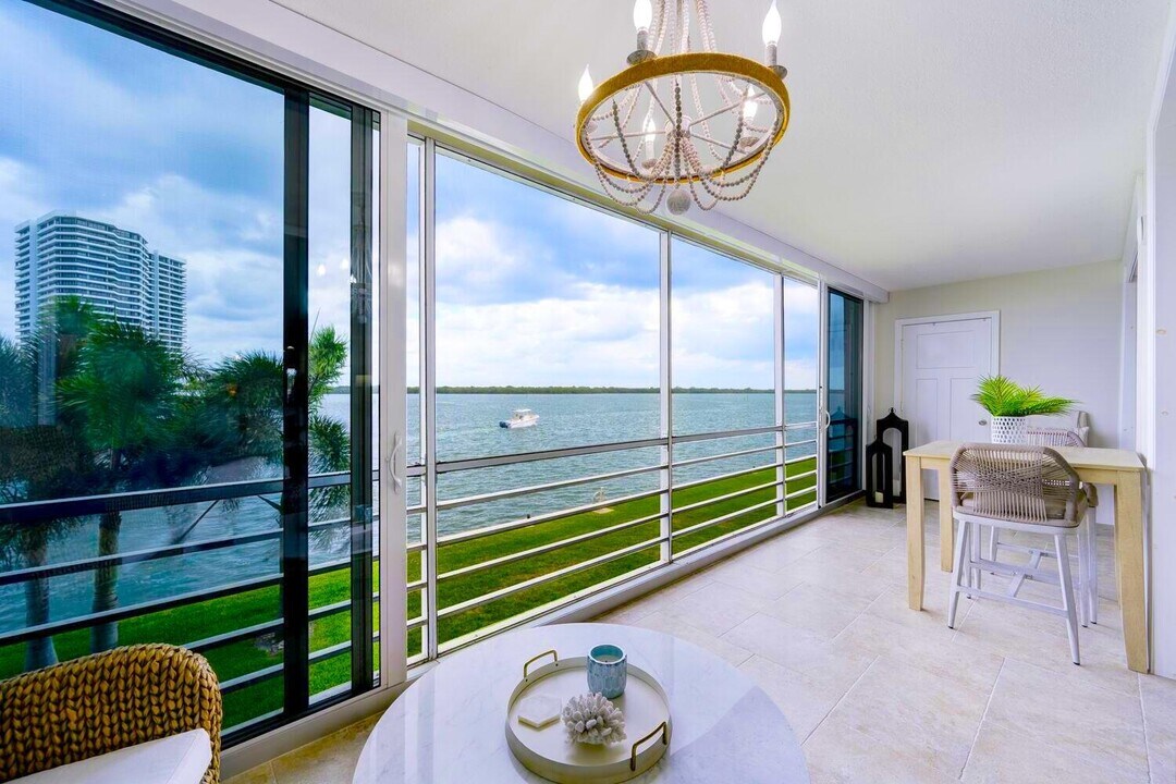 44 Yacht Club Dr in North Palm Beach, FL - Building Photo