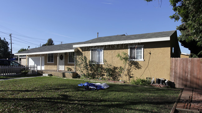 115 N Pritchard Ave in Fullerton, CA - Building Photo - Building Photo