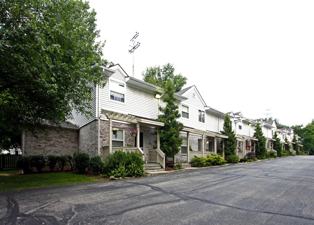 Sackett Apartments in Cuyahoga Falls, OH - Foto de edificio