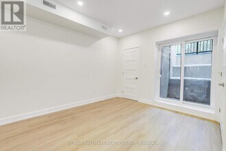 958 Fisher Ave in Ottawa, ON - Building Photo - Building Photo