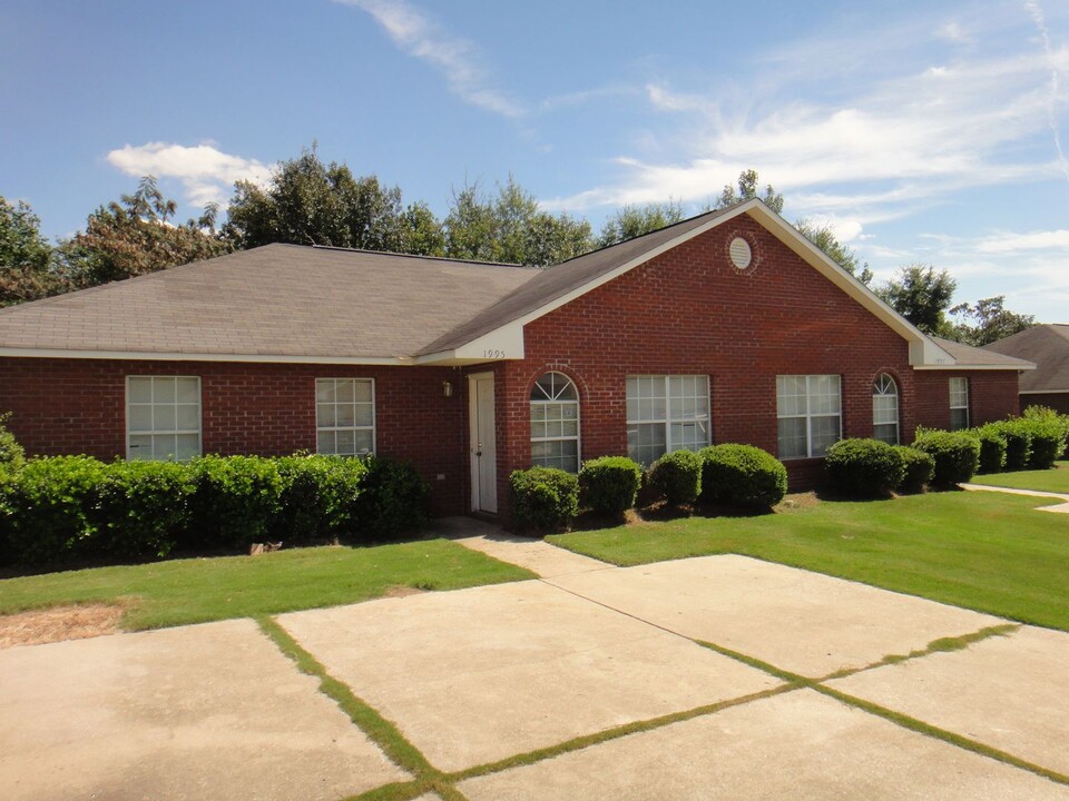 221 Rosalie Ct in Auburn, AL - Building Photo