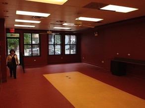 2122-2124 W Belmont Ave in Chicago, IL - Foto de edificio - Lobby