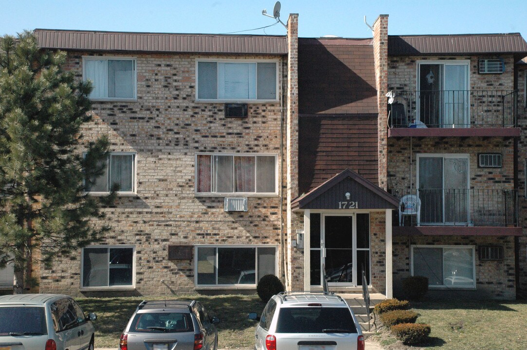 1721 W Chariot Ct in Mount Prospect, IL - Foto de edificio