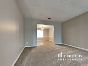 2338 Briar Knoll Rd in Lithonia, GA - Building Photo - Building Photo
