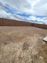 3237 W Perching Bird Ln in North Las Vegas, NV - Foto de edificio - Building Photo