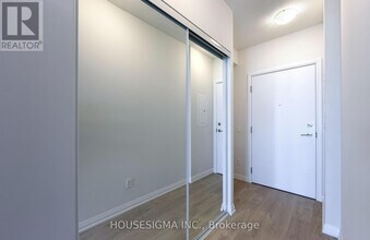 7895 Jane St in Vaughan, ON - Building Photo - Building Photo