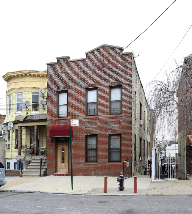 1610 Taylor Ave in Bronx, NY - Building Photo