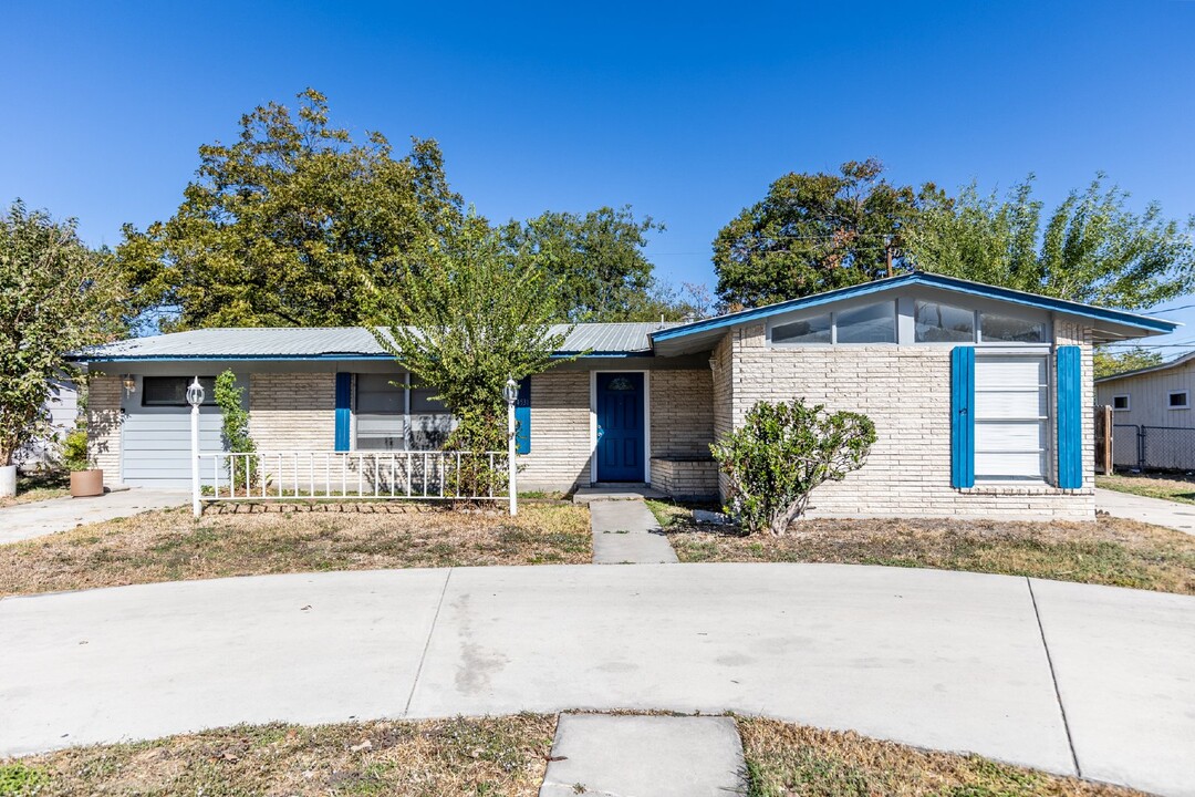 4531 Eisenhauer Rd in San Antonio, TX - Building Photo