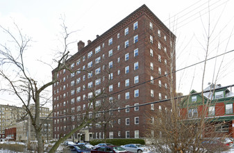 Wellington Apartments in Pittsburgh, PA - Foto de edificio - Building Photo