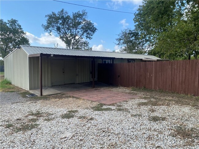 property at 1805 TX-21