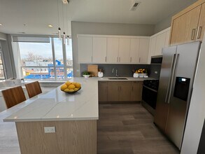 2406 W Armitage Ave in Chicago, IL - Building Photo - Building Photo