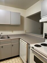 1720-1713 13 St SW in Calgary, AB - Building Photo - Building Photo