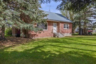 488 Teton Hwy in St Anthony, ID - Building Photo