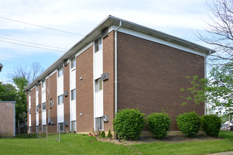 9 Beth Ln in Hamilton, OH - Building Photo - Building Photo