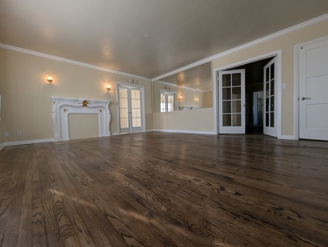 1011 W 65th St, Unit 1011 in Los Angeles, CA - Building Photo - Building Photo
