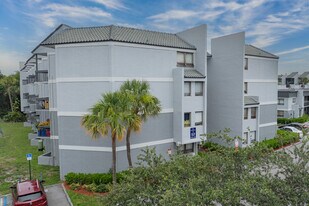 Presidential Golfview in West Palm Beach, FL - Building Photo