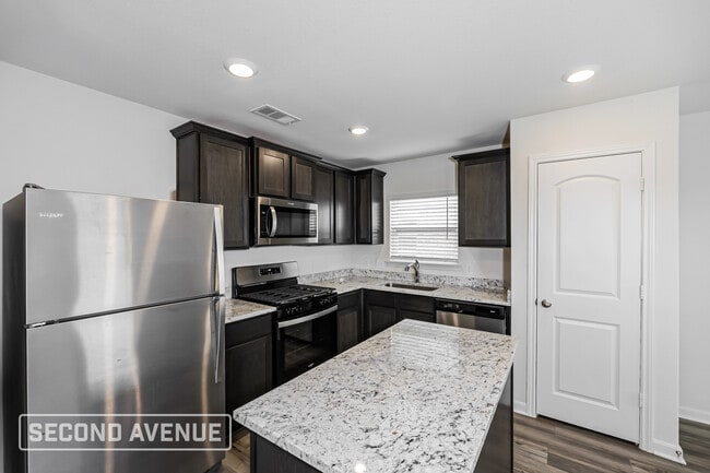 327 Condie Russell Ave in Venus, TX - Foto de edificio - Building Photo