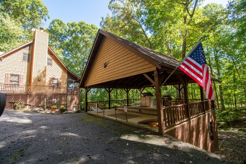 328 Sharp Top Cir in Blairsville, GA - Building Photo