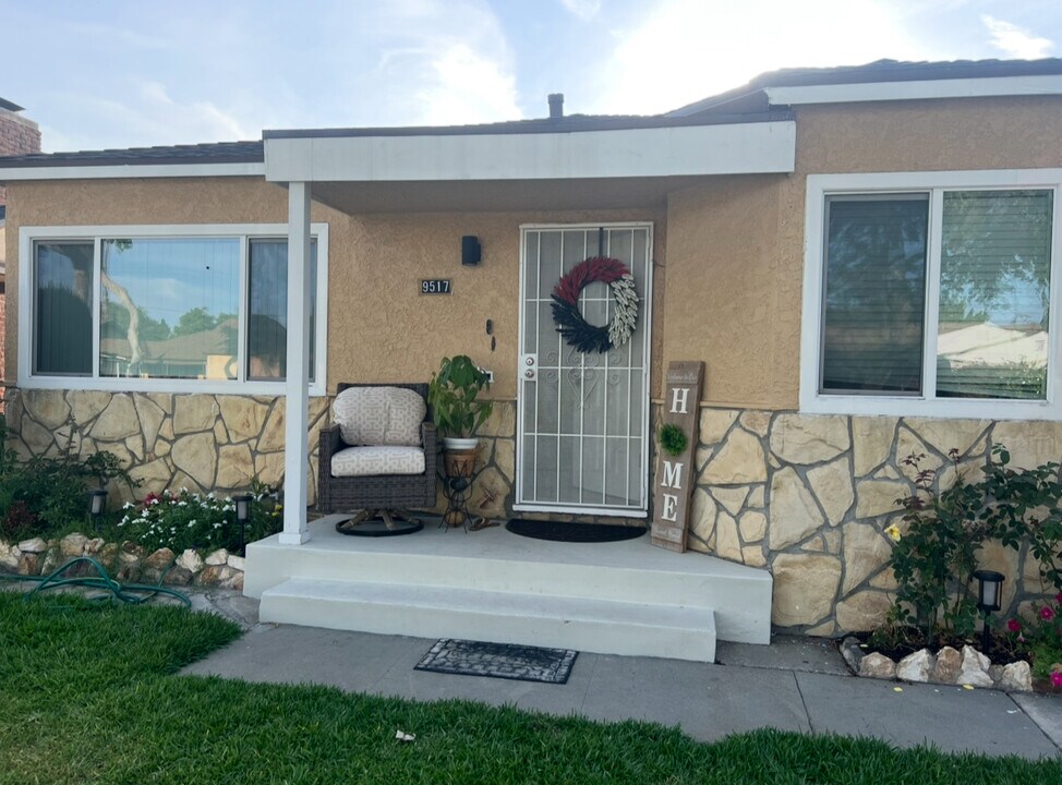 9517 Kauffman Ave in South Gate, CA - Building Photo