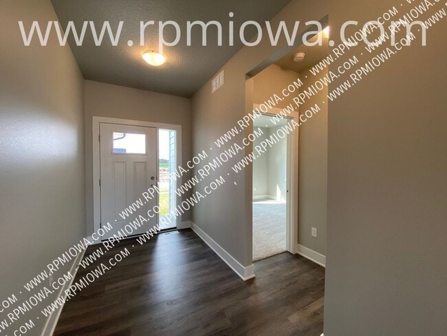 740 SE Drumlin Dr in Waukee, IA - Building Photo - Building Photo