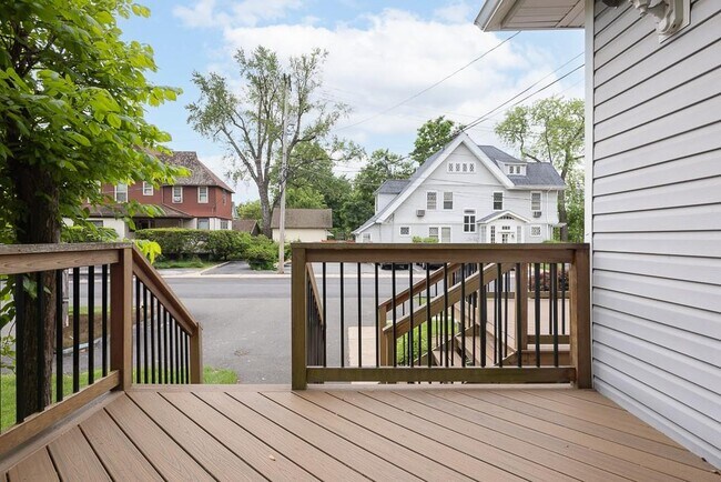 42 Park Ave-Unit -1B in Suffern, NY - Building Photo - Building Photo